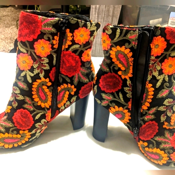 Wild Diva Floral Embroidered Heel Boots - Picture 2 of 10